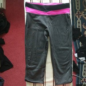 NWOT Tek Gear Midrise Capri Leggings